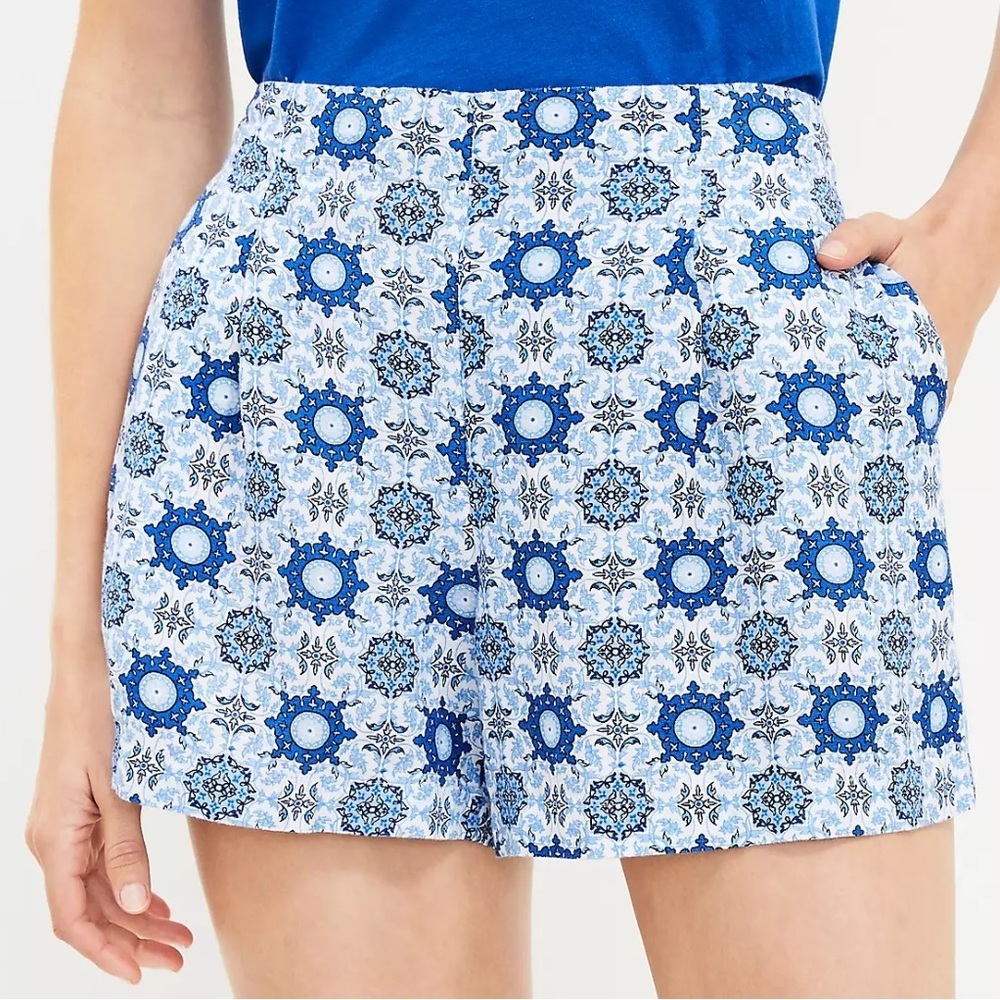 Loft Women’s Blue and White Pleated Pull On Tiled Linen Blend Shorts Size XL